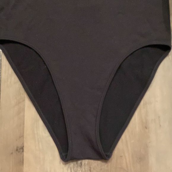 Wolford Shaping Athleisure Bodysuit NWT US L - Picture 4 of 9